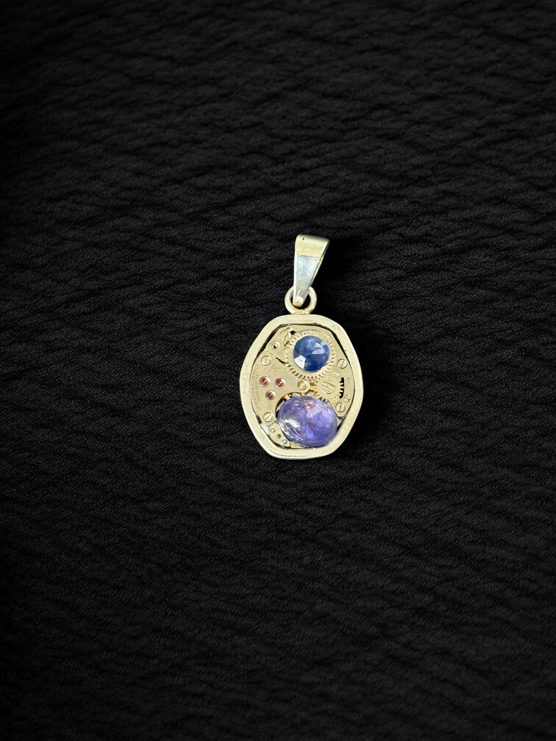 Dije reloj Tanzanita oval y Tanzanita facetada