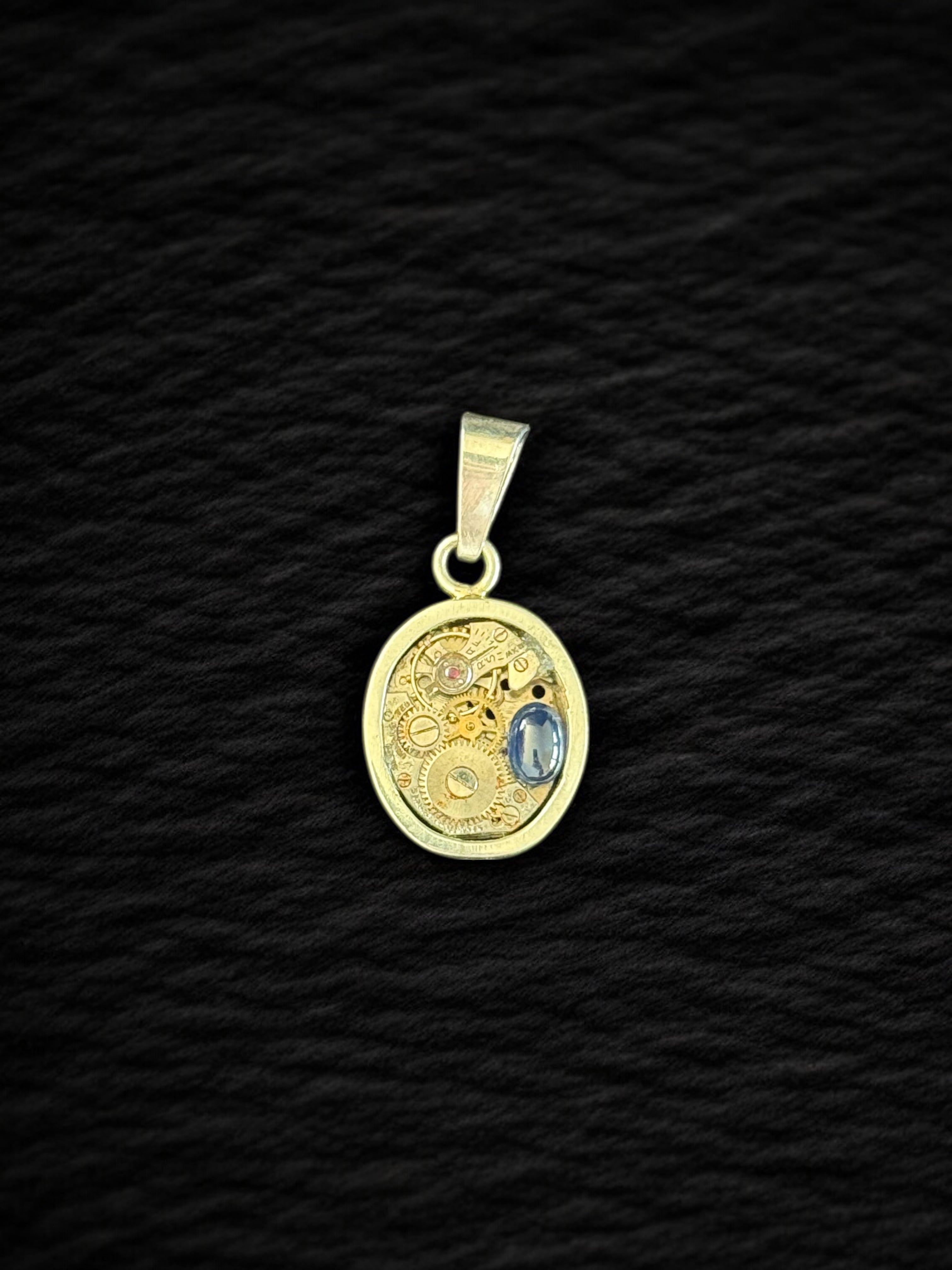 Dije reloj Zafiro cabujón oval