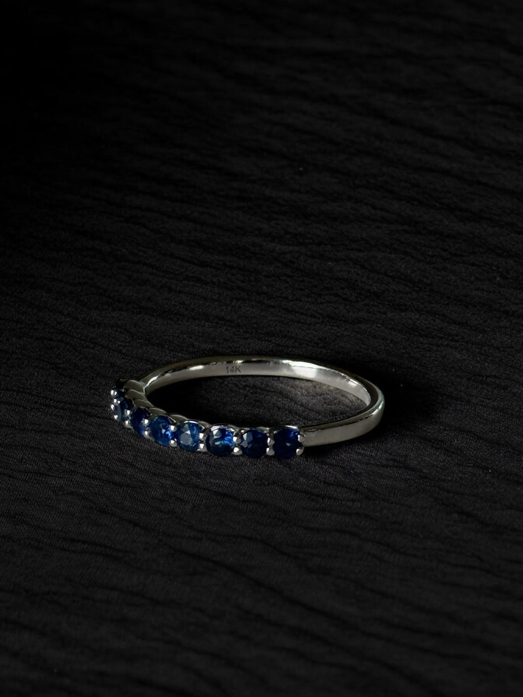 Anillo oro con zafiros