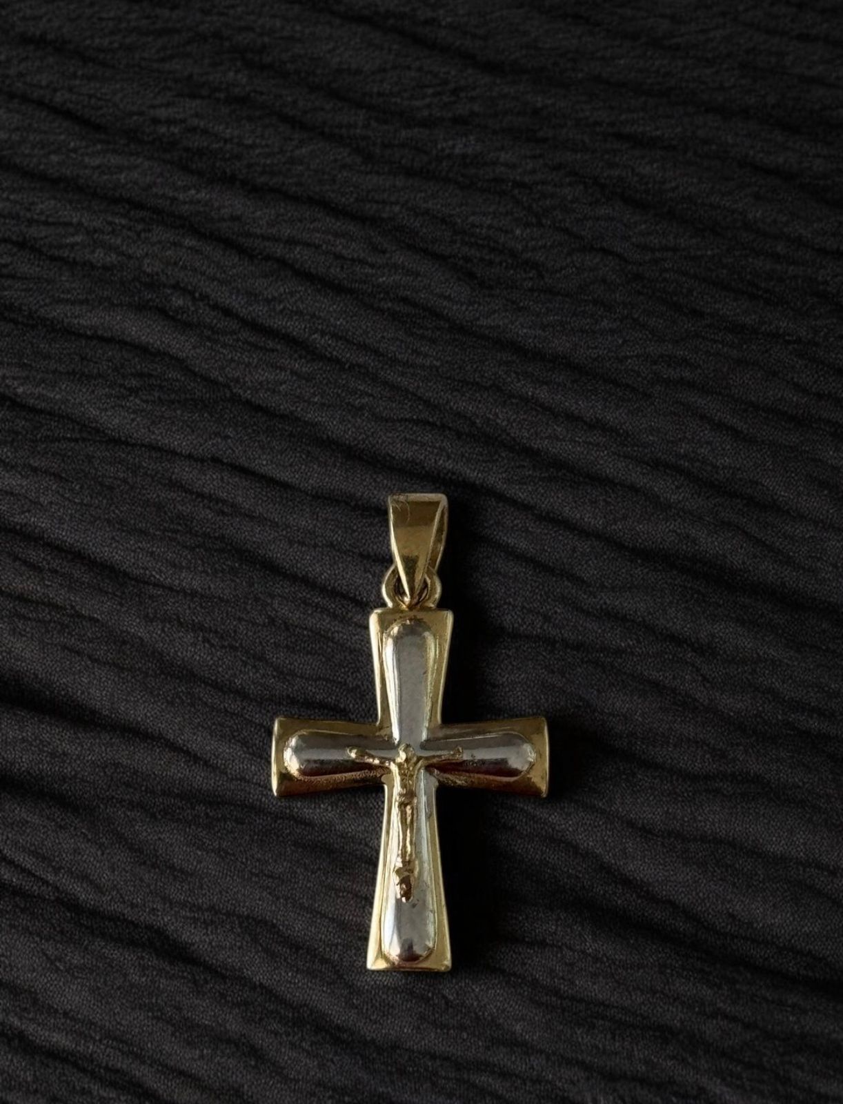 Cruz oro blanco y amarillo