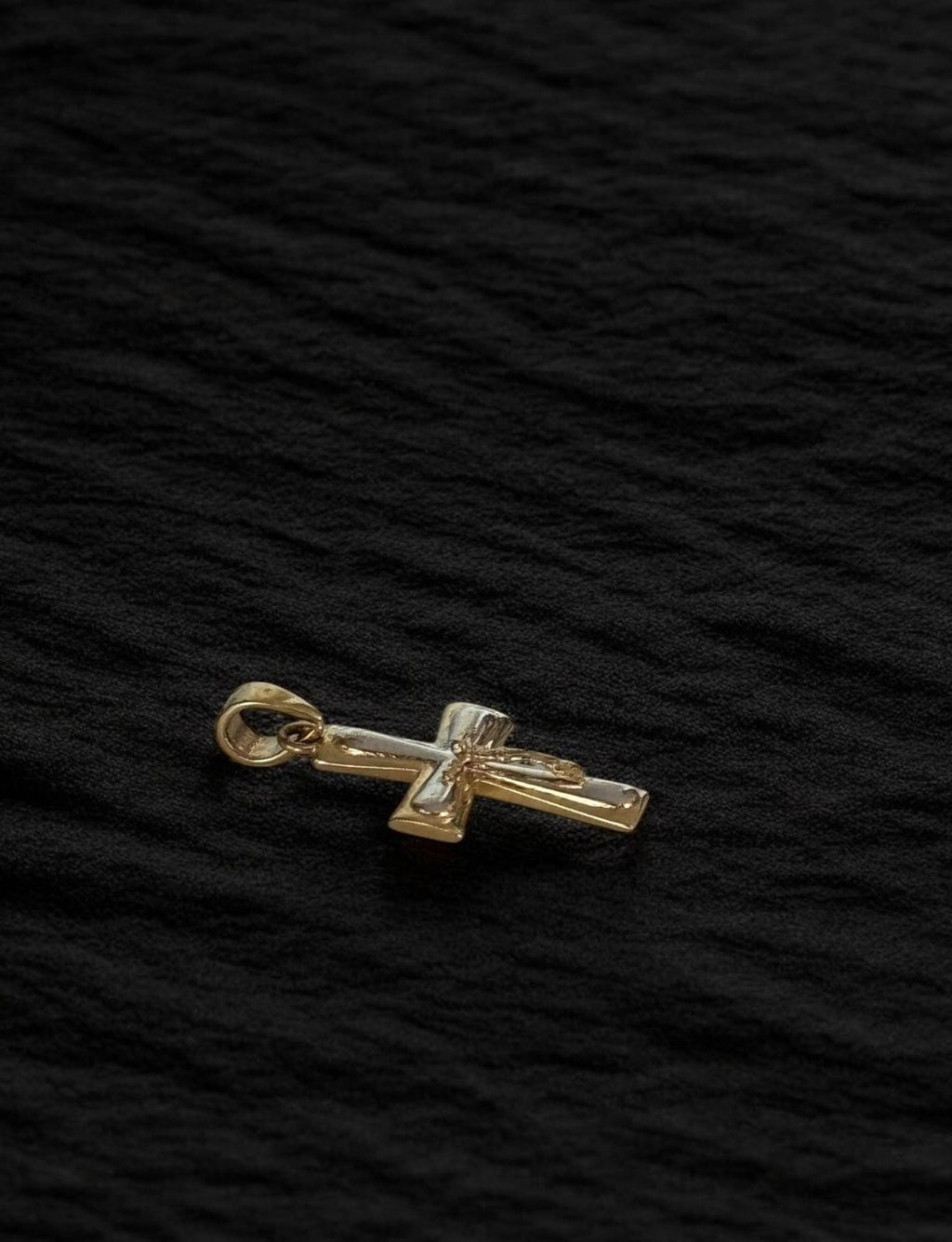 Cruz oro blanco y amarillo