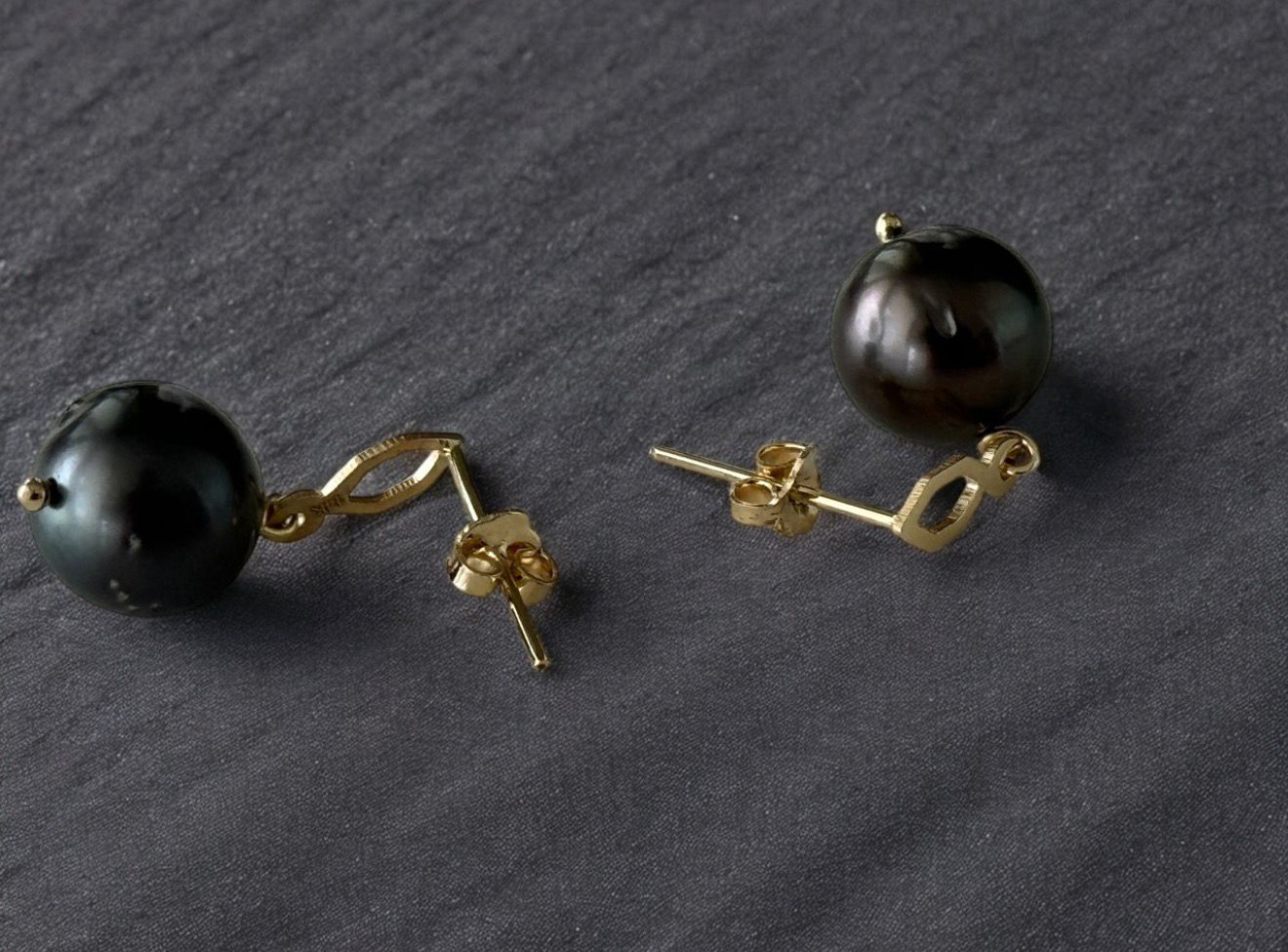 Aretes y Collar de perlas Tahití en oro