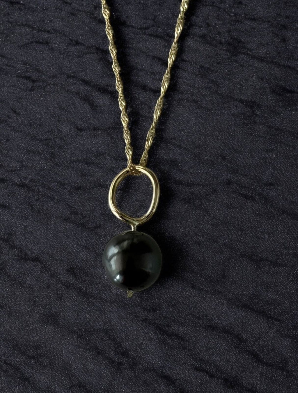 Aretes y Collar de perlas Tahití en oro